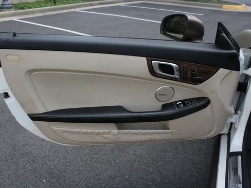Used 2015 Mercedes-Benz SLK 350 w/ Multimedia Package image 15