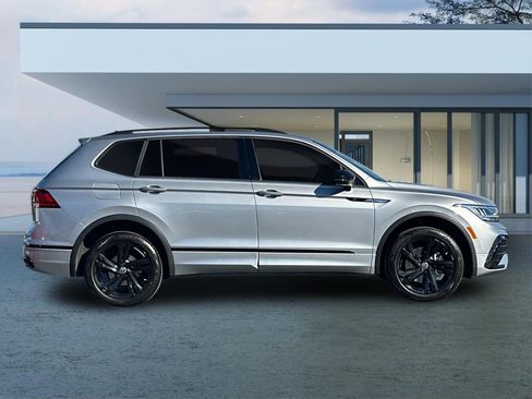 Used 2023 Volkswagen Tiguan SE R-Line image 3