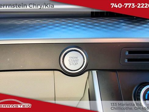 Used 2024 Kia Carnival LX FWD image 19