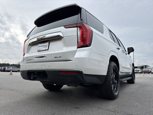 Used 2022 GMC Yukon SLT w/ SLT Premium Package image 10