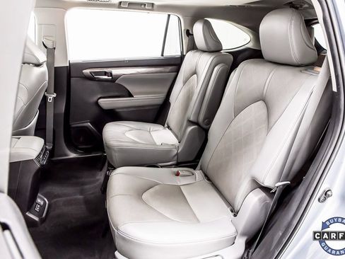 Used 2023 Toyota Highlander Platinum image 30
