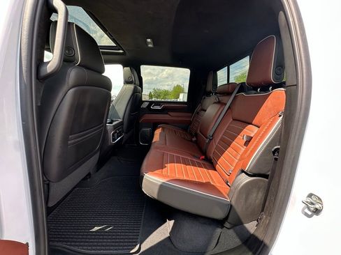 Used 2025 GMC Sierra 2500 Denali Ultimate AWD/4WD image 6