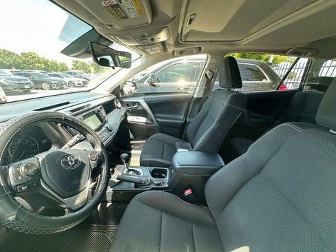 Used 2018 Toyota RAV4 XLE w/ Carpet Mat Package FWD image 7