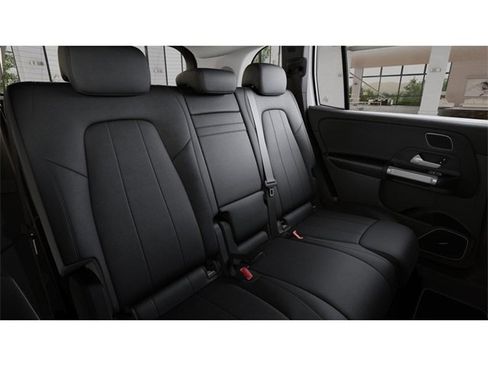 New 2026 Mercedes-Benz GLB 250 4MATIC image 5