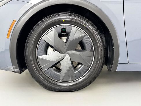 Certified 2023 Toyota Prius LE FWD image 39