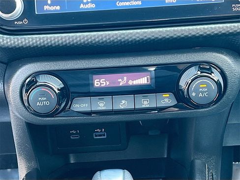 Used 2022 Nissan Kicks SV image 14