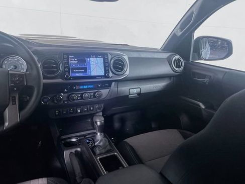 Used 2020 Toyota Tacoma TRD Sport w/ Technology Package AWD/4WD image 19