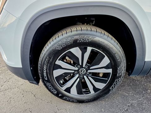 Used 2025 Volkswagen Atlas SE image 13