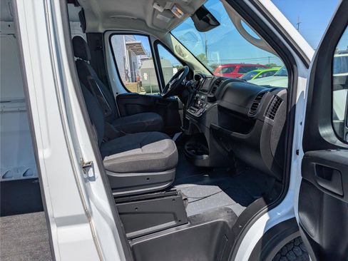 Used 2025 RAM ProMaster 2500 w/ Convenience Group image 10