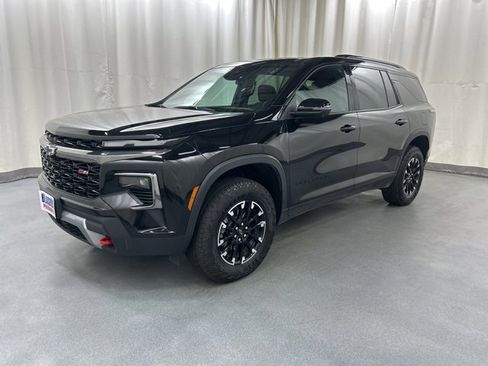 Used 2024 Chevrolet Traverse Z71 image 2