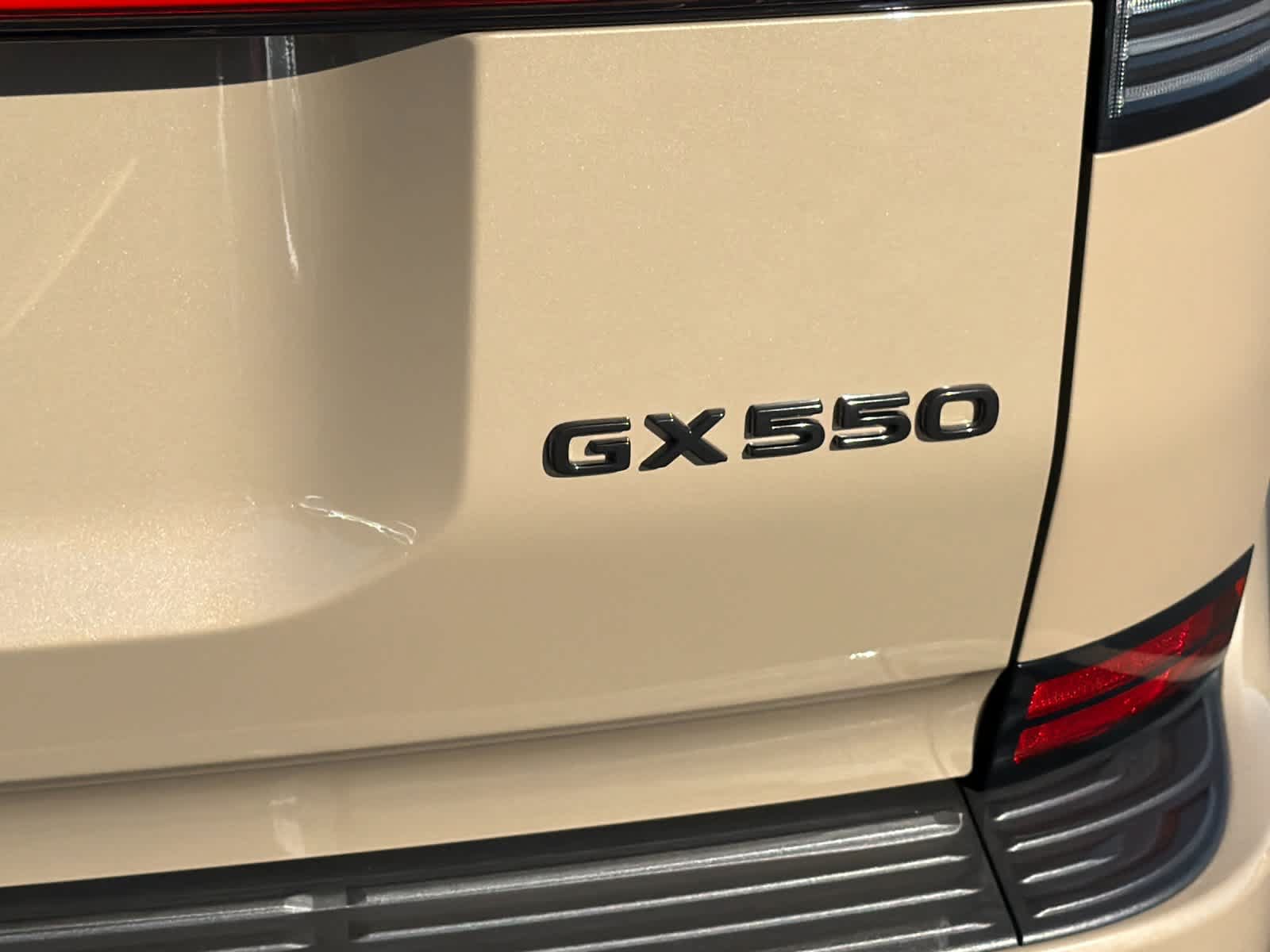 Used 2025 Lexus GX 550 w/ Accessory Package (32) AWD/4WD image 32