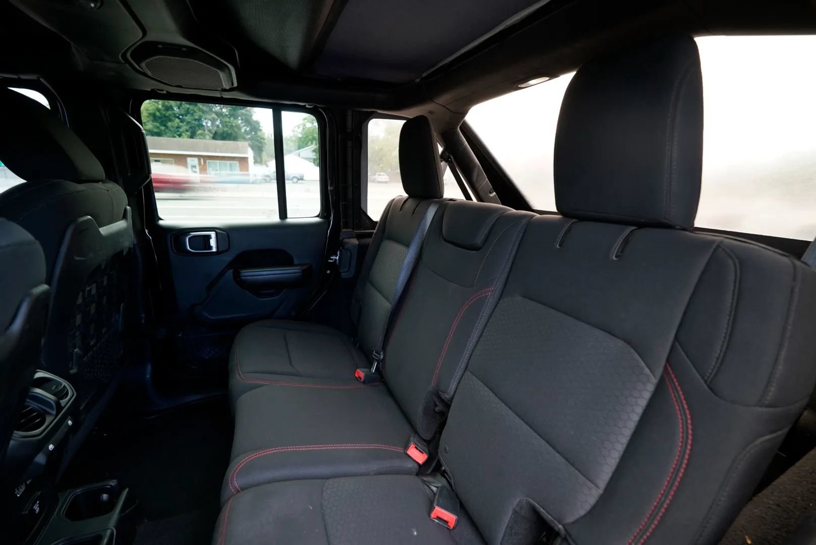 Used 2018 Jeep Wrangler Unlimited Rubicon AWD/4WD image 26