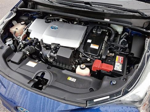 Certified 2018 Toyota Prius Three image 28