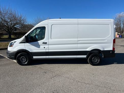 Used 2025 Ford E-Transit 148 Medium Roof image 6