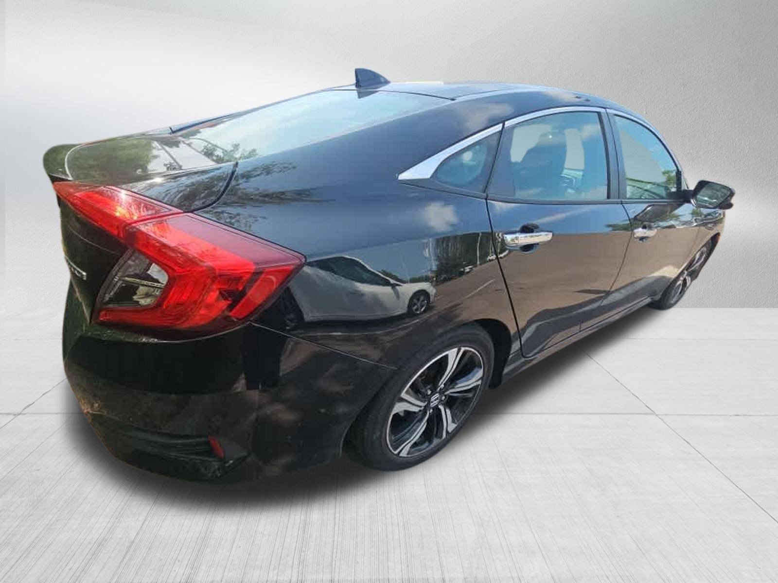 Used 2016 Honda Civic Touring image 4
