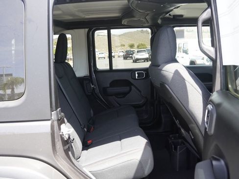 New 2026 Jeep Wrangler Unlimited Rubicon AWD/4WD image 24