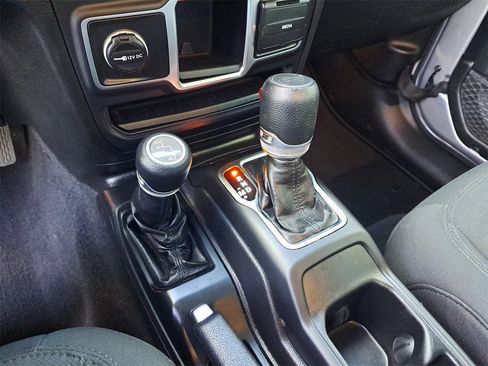 Used 2019 Jeep Wrangler Sport image 17