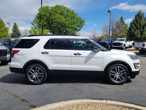 Used 2017 Ford Explorer Sport w/ Equipment Group 401A AWD/4WD image 2