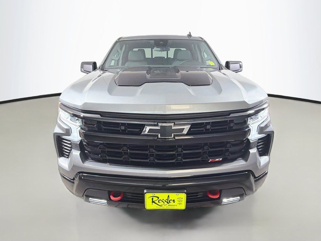 Used 2024 Chevrolet Silverado 1500 LT Trail Boss w/ Convenience Package II AWD/4WD image 2