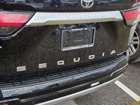 Used 2025 Toyota Sequoia Capstone AWD/4WD image 15
