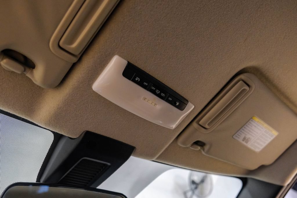 Used 2023 Nissan Kicks SR FWD image 29