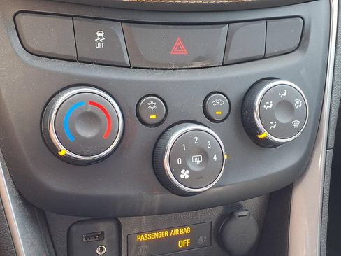 Used 2019 Chevrolet Trax LS FWD image 27