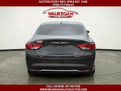 Used 2015 Chrysler 200 Limited w/ Convenience Group image 5