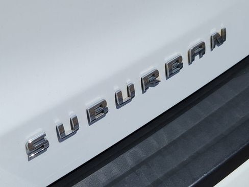Used 2018 Chevrolet Suburban LT image 16