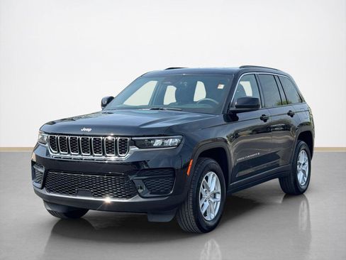 Used 2025 Jeep Grand Cherokee Laredo X w/ Luxury Tech Group I image 3