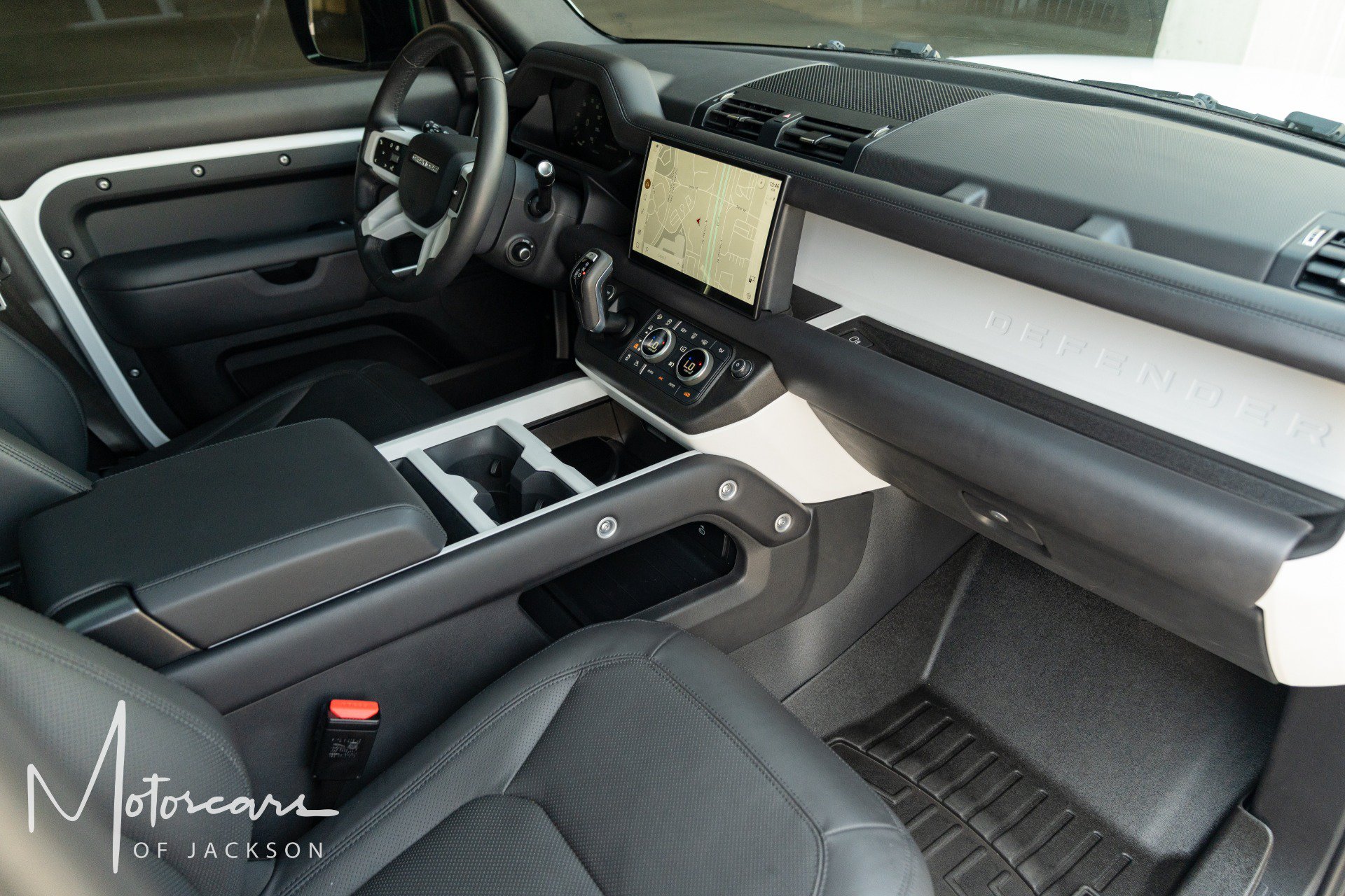 Used 2025 Land Rover Defender 130 X-Dynamic SE AWD/4WD image 36