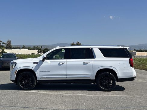 New 2026 GMC Yukon XL Denali w/ Denali Reserve Package RWD image 7