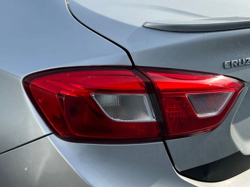 Used 2018 Chevrolet Cruze LT w/ RS Package image 15