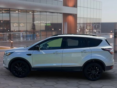 Used 2018 Ford Escape SE w/ SE Sport Appearance Package FWD image 5