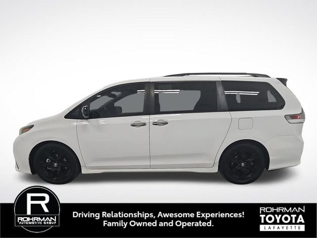 Used 2020 Toyota Sienna SE Premium w/ Nightshade Edition FWD image 3