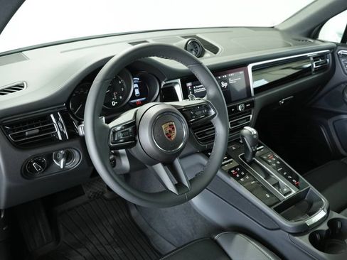 New 2025 Porsche Macan image 4