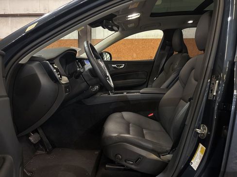 Used 2025 Volvo XC60 B5 Plus image 18