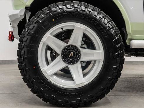 Used 2025 Ford Bronco Badlands image 12