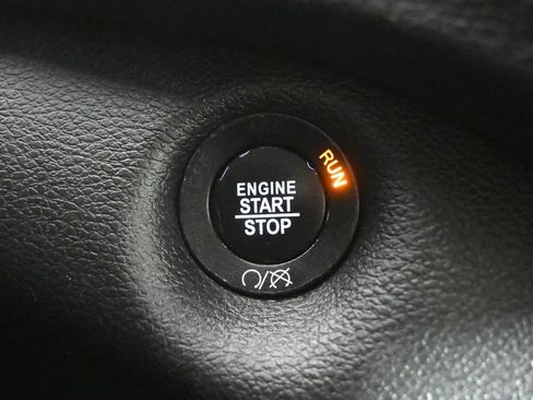 Used 2019 Jeep Cherokee Latitude Plus w/ Cold Weather Group image 31