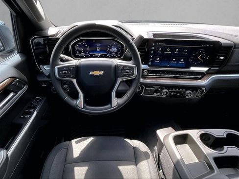 Used 2025 Chevrolet Silverado 1500 LT image 7