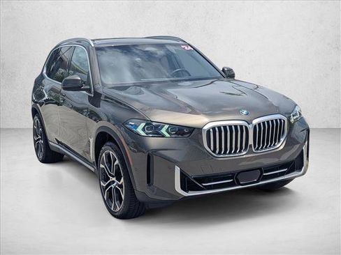 Certified 2024 BMW X5 xDrive40i w/ Premium Package AWD/4WD image 3