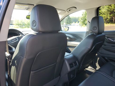 Used 2023 GMC Terrain SLT image 11