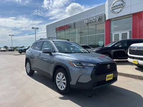 Used 2024 Toyota Corolla Cross LE image 1