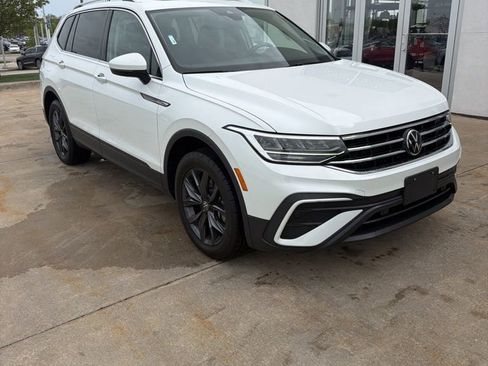 Certified 2023 Volkswagen Tiguan SE w/ Panoramic Sunroof Package FWD image 1