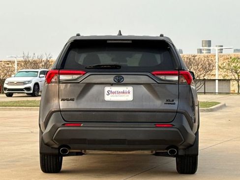 Used 2019 Toyota RAV4 XLE w/ Convenience Package AWD/4WD image 8
