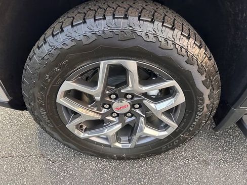 New 2026 GMC Sierra 1500 SLT image 14