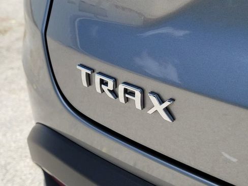 Certified 2025 Chevrolet Trax LT w/ LT Convenience Package FWD image 7