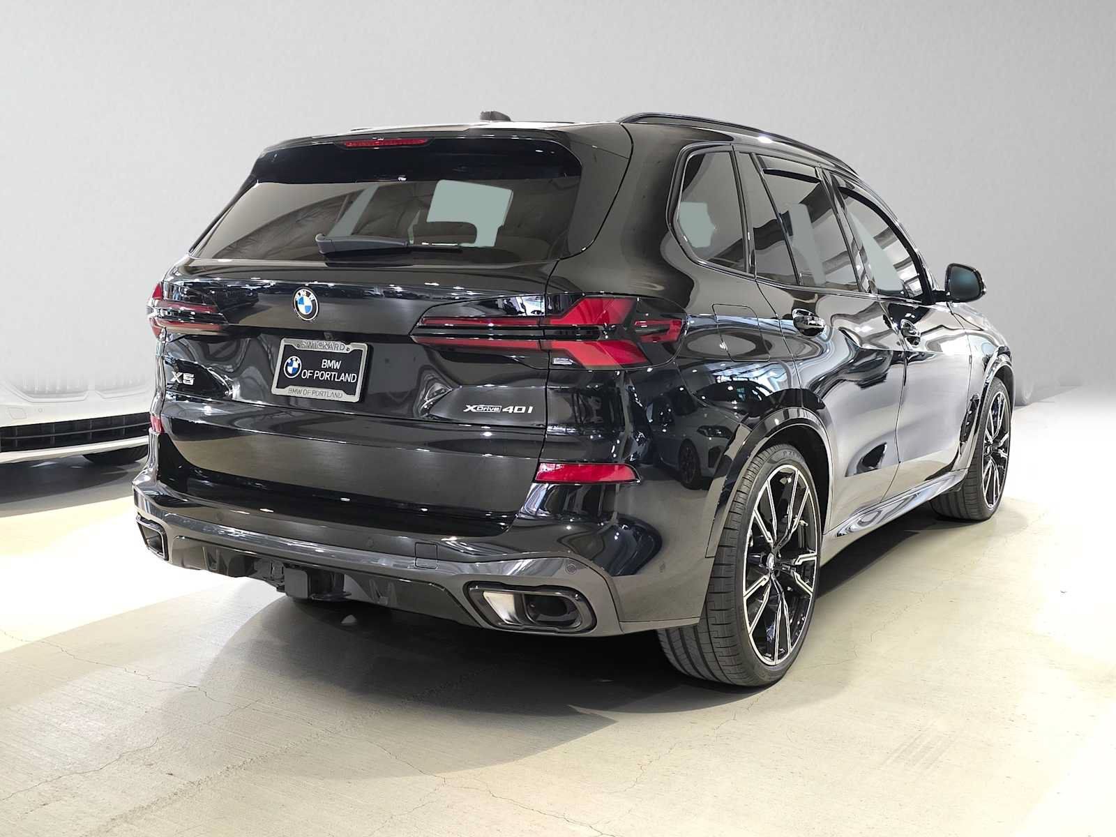 Used 2026 BMW X5 xDrive40i w/ M Sport Package AWD/4WD image 3