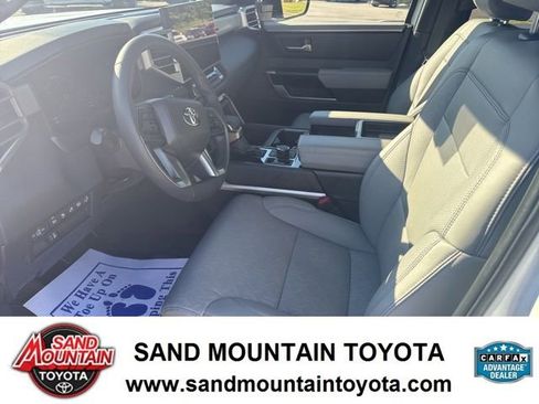 Used 2025 Toyota Tundra Limited AWD/4WD image 12