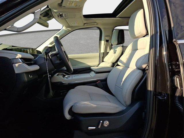 New 2026 Lincoln Navigator L Reserve AWD/4WD image 11