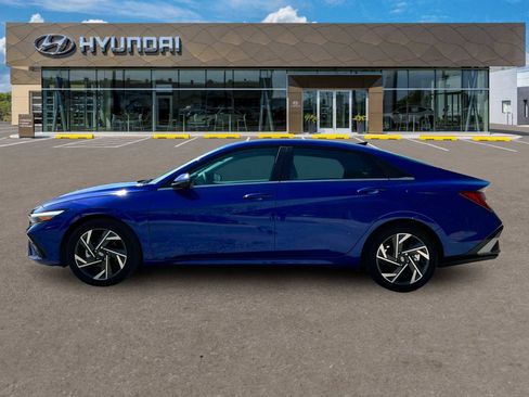 Used 2025 Hyundai Elantra Limited FWD image 3